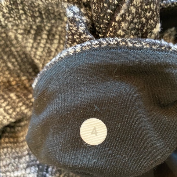 Lululemon Wunder Unders - Picture 5 of 6